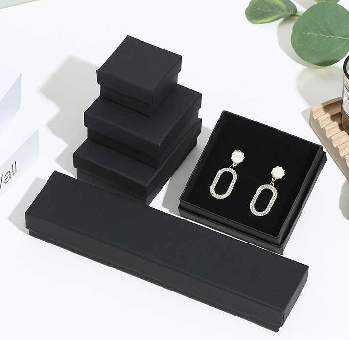 Clover Necklace with black box