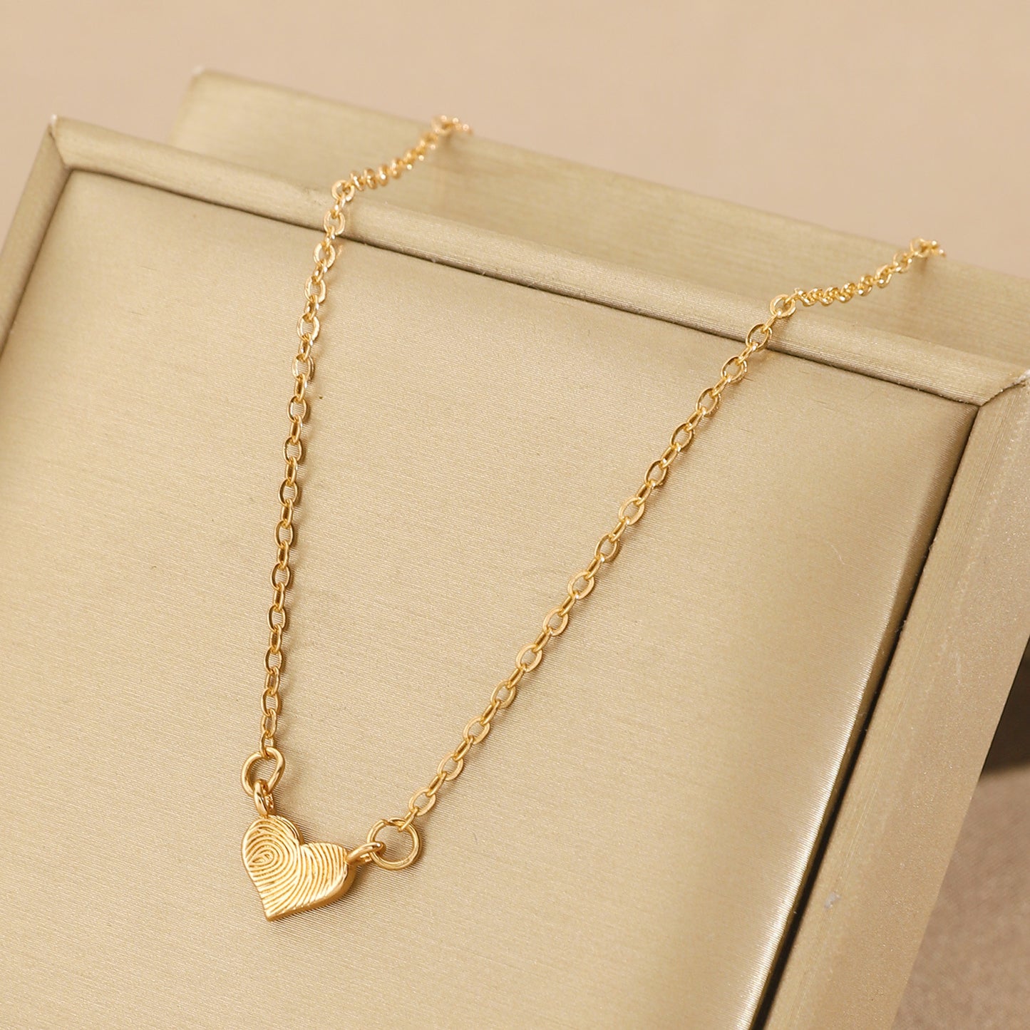 European and American fashion simple niche design love fingerprint pendant necklace female versatile clavicle chain cross-border minimalist style