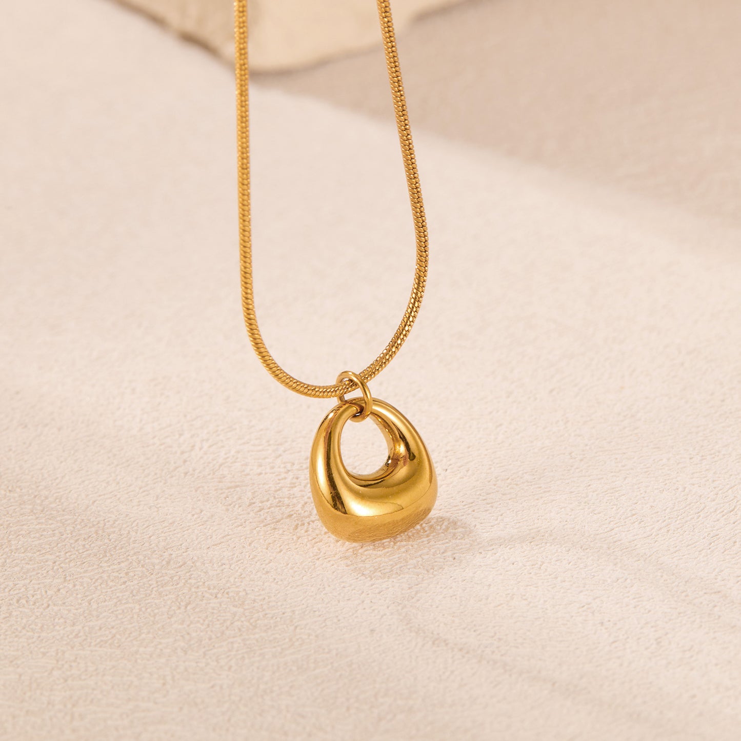 Cross-border INS style titanium steel geometric necklace women's jewelry fashionable commuting all-match high-end stainless steel jewelry