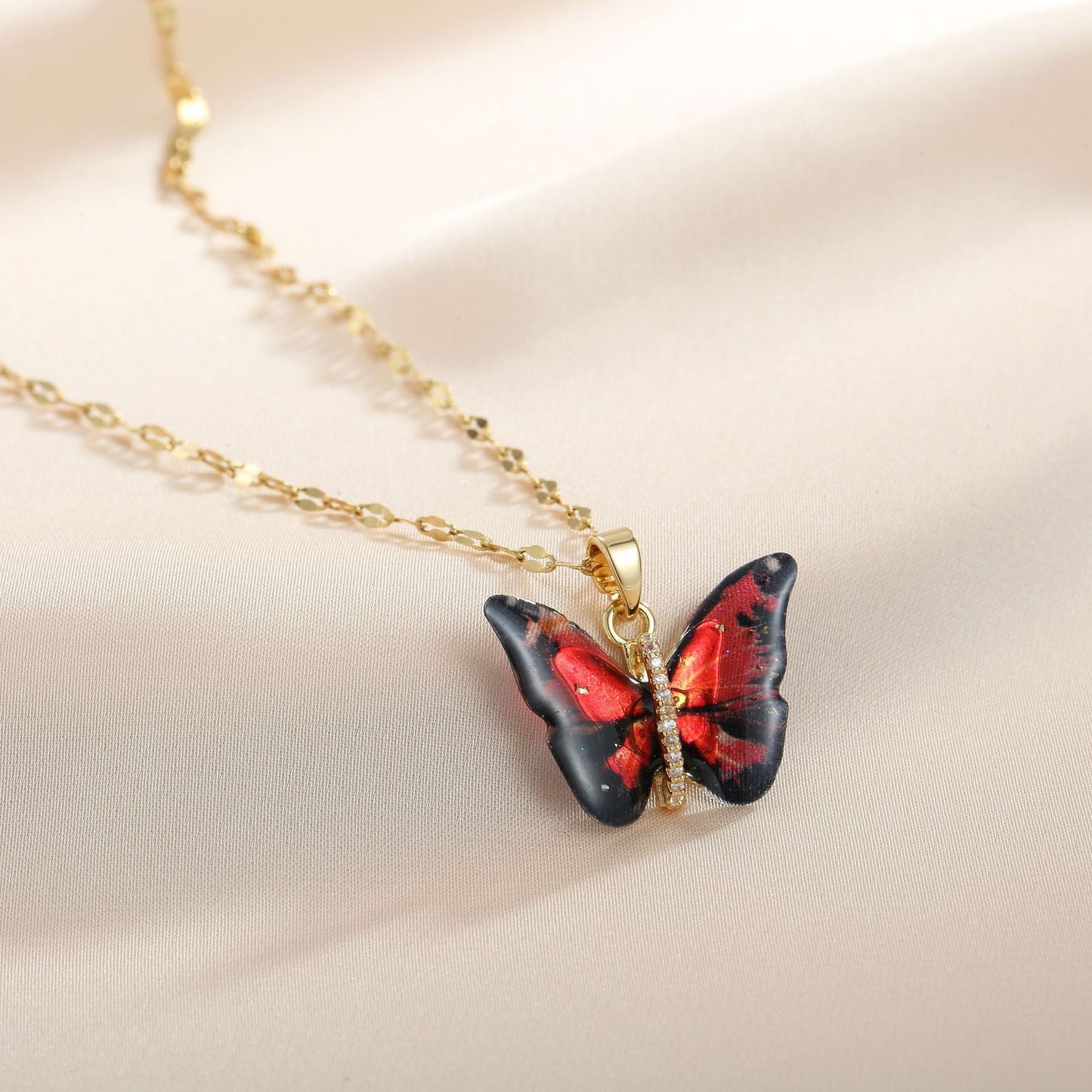 [Titanium Steel] Forest-style fantasy butterfly light luxury temperament gorgeous necklace women's versatile clavicle chain titanium steel chain